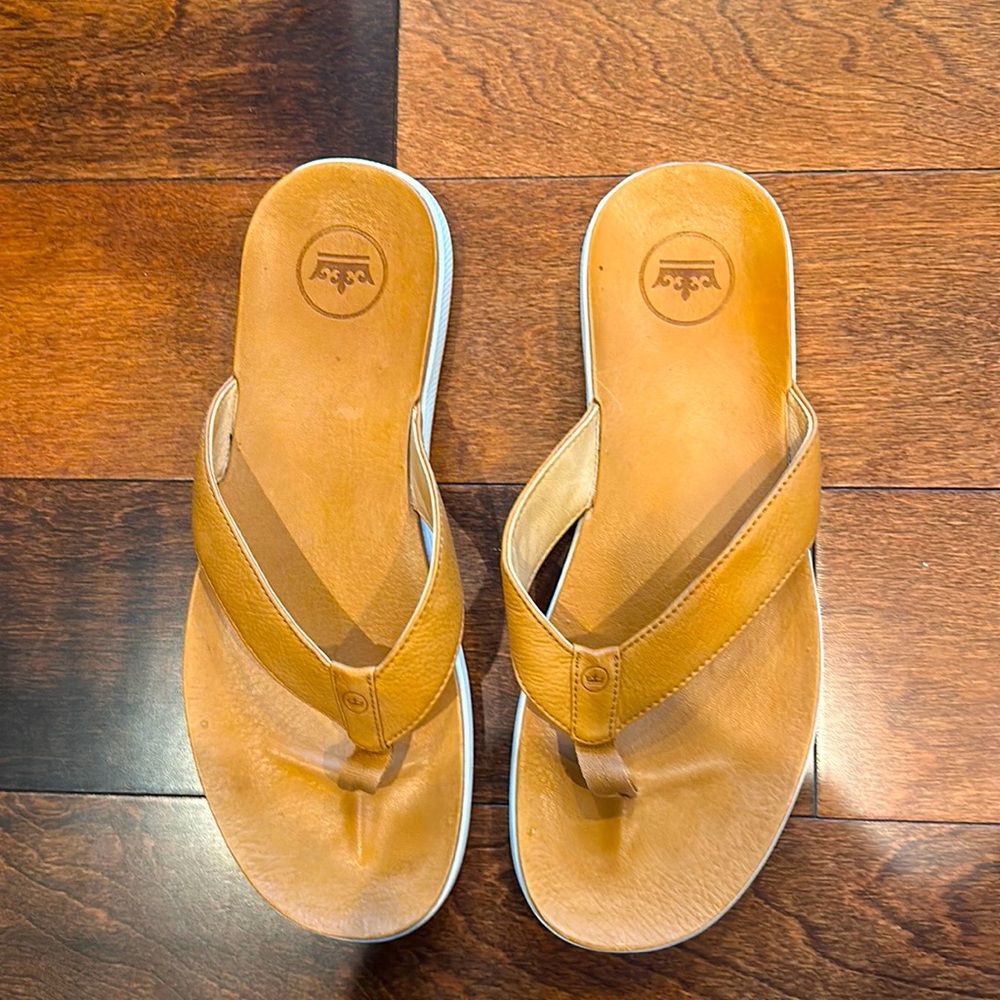 Peter Millar Hyperlight slide. Men’s 11. Gognac color.